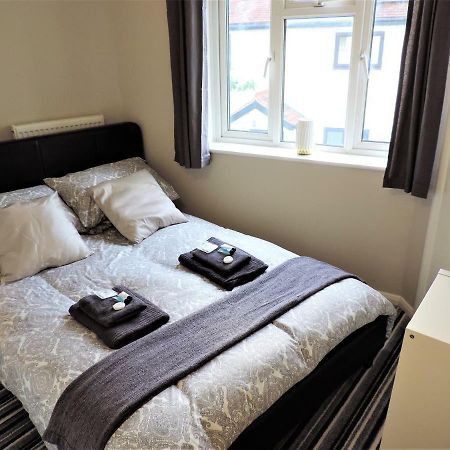 1 Bed Bagshot Pennyhill Accommodation מראה חיצוני תמונה