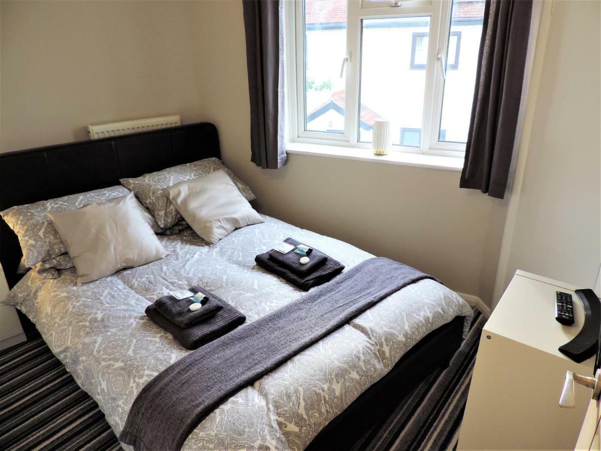1 Bed Bagshot Pennyhill Accommodation מראה חיצוני תמונה