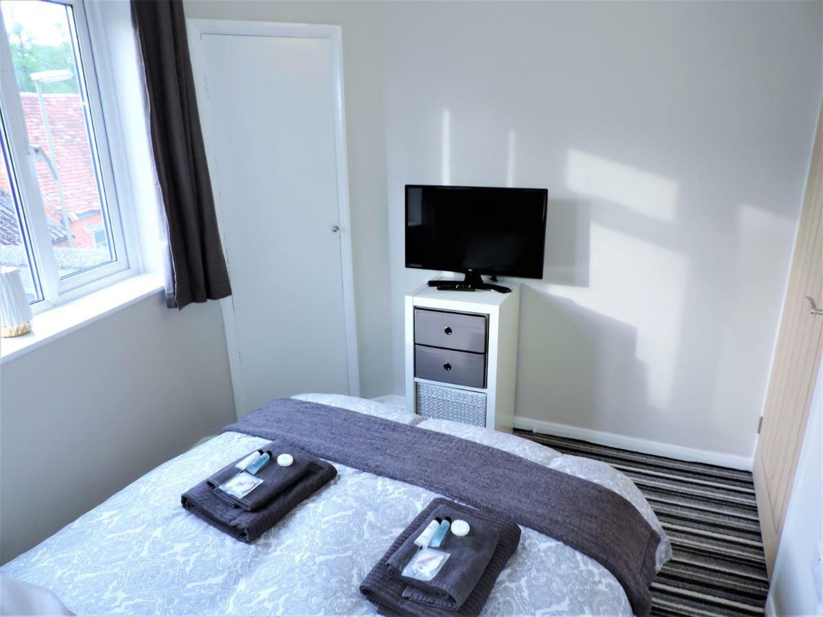 1 Bed Bagshot Pennyhill Accommodation מראה חיצוני תמונה
