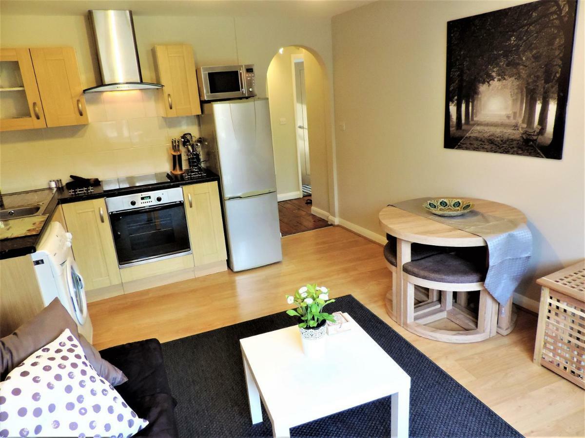 1 Bed Bagshot Pennyhill Accommodation מראה חיצוני תמונה