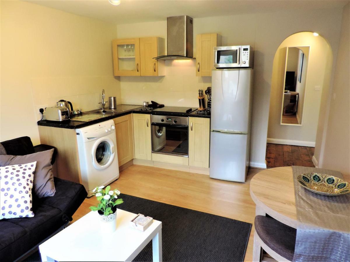 1 Bed Bagshot Pennyhill Accommodation מראה חיצוני תמונה