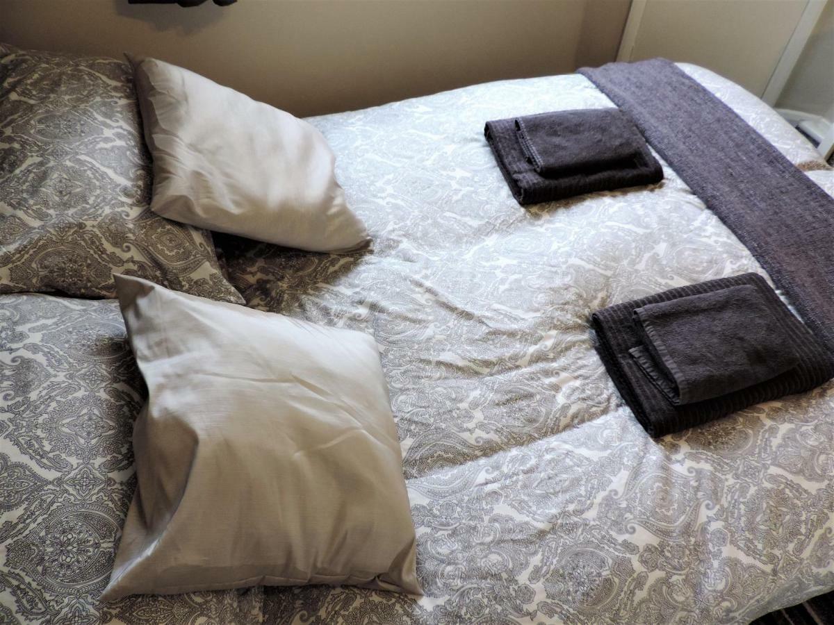 1 Bed Bagshot Pennyhill Accommodation מראה חיצוני תמונה