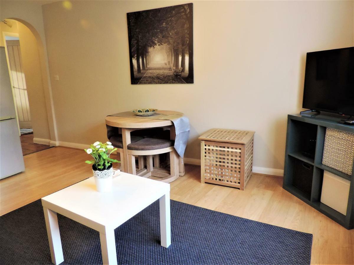 1 Bed Bagshot Pennyhill Accommodation מראה חיצוני תמונה